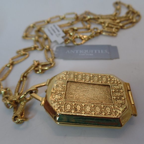 Antiquities Couture NWT Goldtone Maria Antoinette Square Locket Adj to 30" - Picture 5 of 16